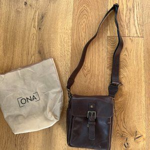Ona Bond Street Messenger  (camera) bag with padded insert